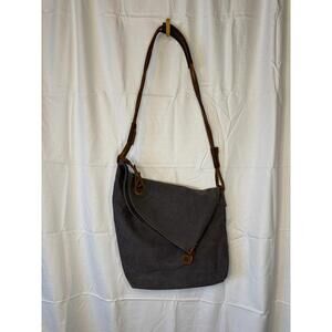 Earthy grey shoulder bag.